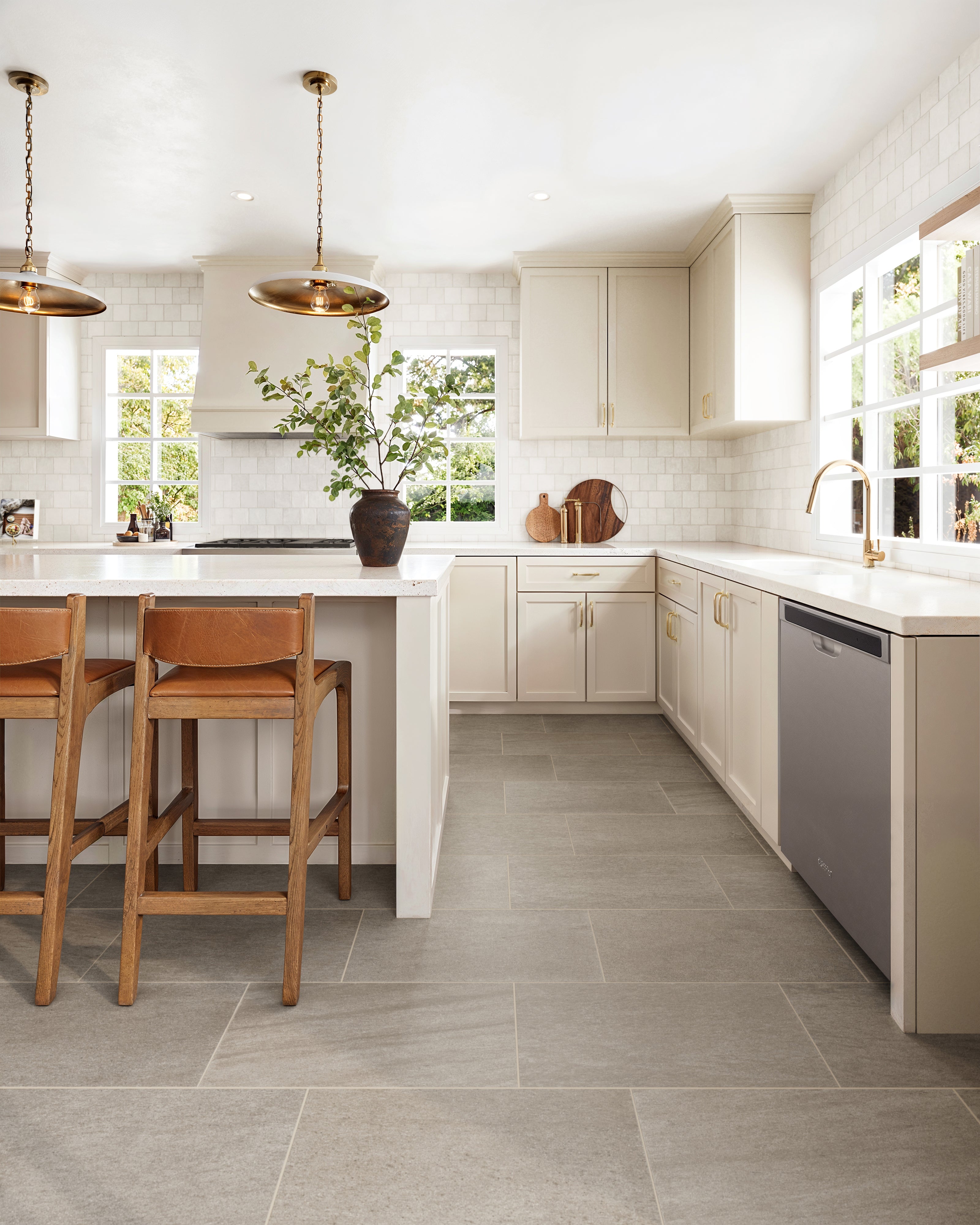 Everly 4x4 Matte Ceramic Tile in Cloud