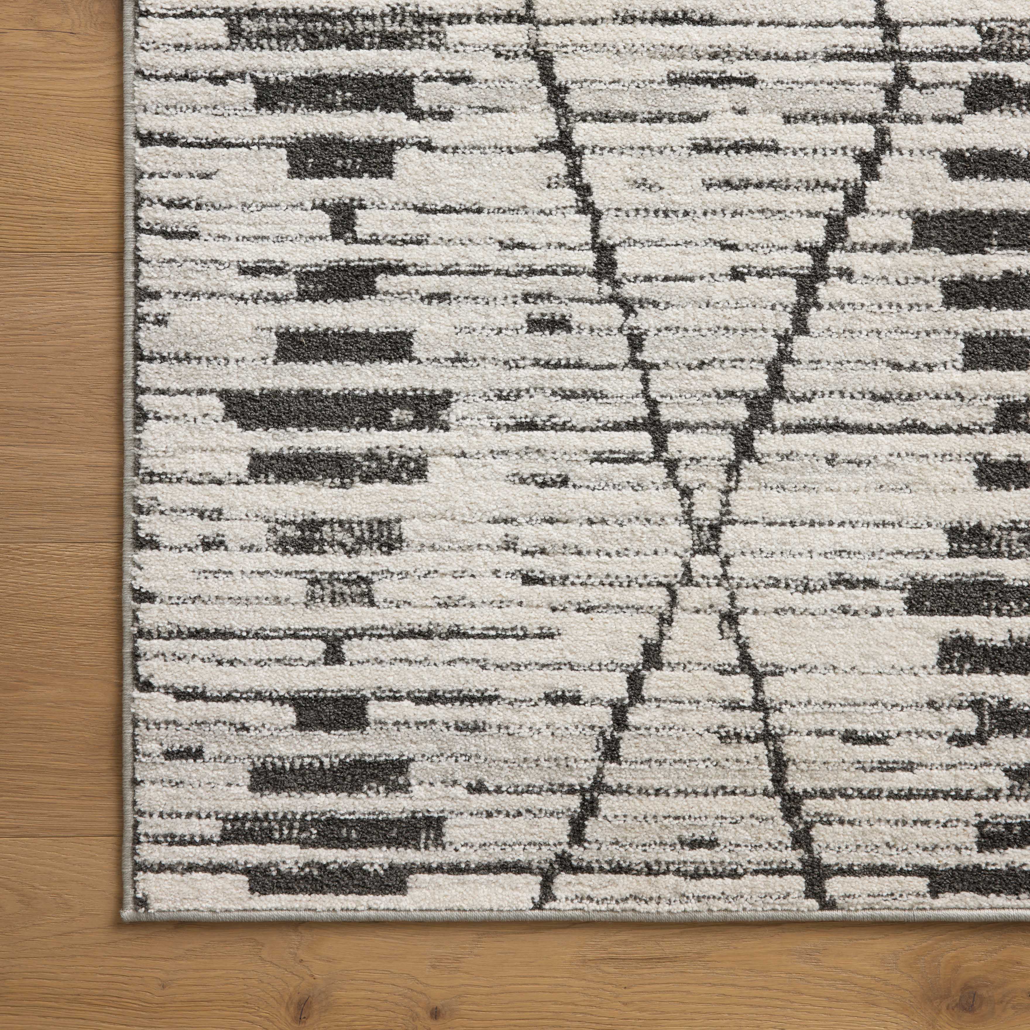 Liddy Polyester Pile Rug in Graphite / Platinum